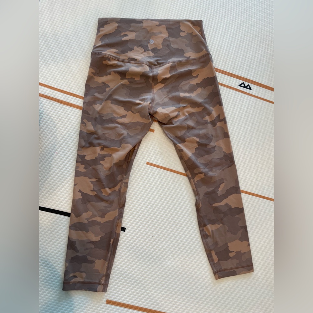 LULULEMON ALIGN™ HIGH-RISE CROP 23"
Heritage 365 Camo Beige Multi